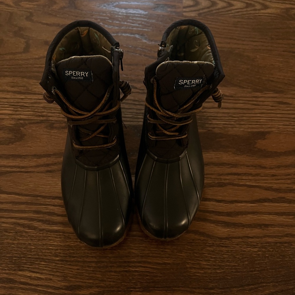 Black Sperry waterproof boots